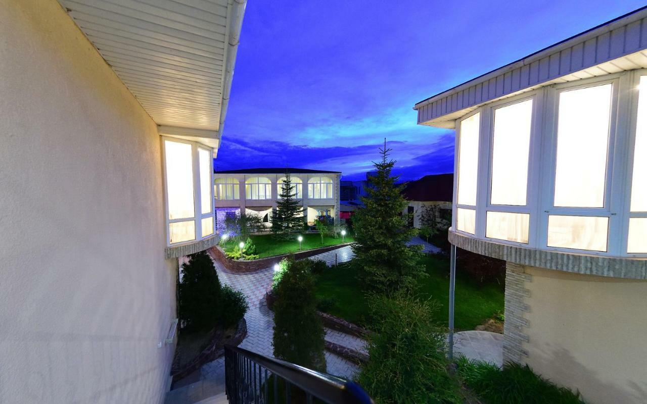Zlata Inn Tamchy Buitenkant foto